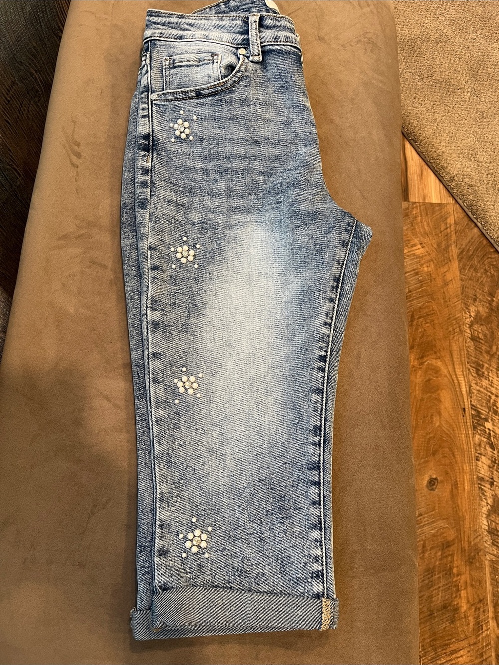 9th & Main Light Blue Cropped Rhinestone Pearl-Accent Jeans